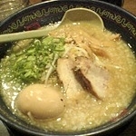 「元祖半熟卵入らーめん」@よってこや 恵比寿本店の写真