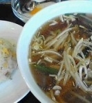 「ランチセット?(もやしラーメン+半チャーハン+杏仁豆腐+漬物)」@中国家庭料理 你好 町屋店の写真