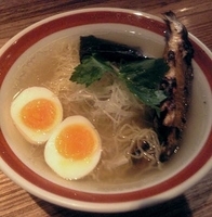 「鮎まるゴトらーめん」@鮎ラーメン 二子玉川店の写真