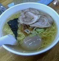 「塩ラーメン+味玉」@らーめん 勇の写真