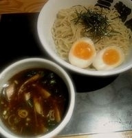 「半肉つけめん大+味付玉子」@らうめん つけめん 三都屋の写真