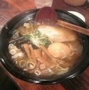 「醤油らーめん+味玉」@中華麺家 まんまるの写真