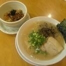 「ラーメン+ばくだん」@博多長浜らーめん ぼたんの写真