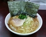 「ラーメン小(麺硬め・味濃いめ)」@横浜ラーメン 町田家 新宿南口店の写真