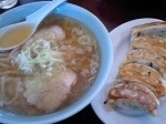 「ラーメン500円+餃子350円」@手打ラーメン 俵屋 小山店の写真