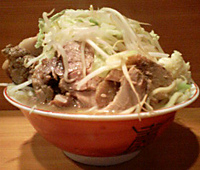 「小豚 （ヤサイニンニク）」@ラーメン二郎 八王子野猿街道店2の写真