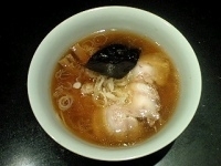 「醤油らぁ麺」@支那そばや 新横浜ラーメン博物館店の写真