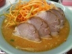 「ねぎ味噌チャーシューメン + 半ライス（無料サービス） ￥997」@くるまやラーメン 日立店の写真