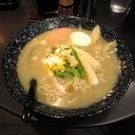 「白い友達+温泉玉子（期間限定）」@旭川ラーメン さいじょう 品達店の写真