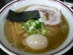「豚骨醤油+卵」@らー麺 つるやの写真