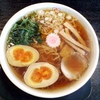 「中華そば（正油）550円+中盛り（100円）+味付半熟玉子（10」@ラーメン屋 我礫の写真