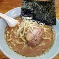 「ラーメン・中盛り（680円）」@浜っ子ラーメンの写真