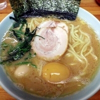 「ラーメン（醤油）中盛り・味玉トッピング（850円）」@横浜ラーメン 湘家 前橋店の写真