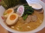 「チャーシュー麺（豚骨醤油）+半熟煮玉子」@めん屋の写真