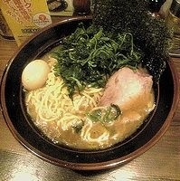 「中吉ラーメン（大盛）+味付け玉子+ホウレン草増し」@横浜ラーメン 大吉家 練馬店の写真