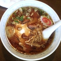 「スペシャルラーメン=炒め肉入り（650円）」@関所食堂の写真