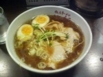 「醤油ラーメン+煮玉子」@伝承ラーメン 北都の写真