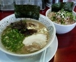「ラーメン（ハリガネ）+替玉（ハリガネ）+ちゃーしゅうごはん」@博多長浜らーめん 楓神の写真