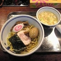 「油麺（スープ付き）+味付玉子」@たけちゃんにぼしらーめん 代々木店の写真