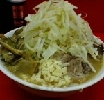 「小ラーメン（ヤサイマシマシ、ニンニク）+ザーサイ」@ラーメン 学の写真