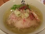 「らーめん（塩）国産小麦 ￥650  厚切り炙りちゃーしゅう ￥3」@麺処 みどりの写真