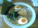 「ラーメン（醤油、油多め） 600円 + 味卵 100円」@横浜ラーメン高崎家の写真