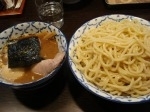 「燻玉つけ麺+大盛+牛すじ丼」@兎に角 松戸店の写真