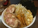 「男山ラーメン+全部のせ（ニンニク、アブラ多め）」@神勢。の写真