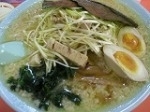 「ネギラーメン（超コッテリ）￥680 しょうゆ玉子￥90 辛味スパ」@ラーメンショップ 尾島店の写真