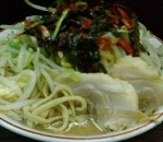 「小ラーメン（ヤサイマシマシ・ニンニク）+ニラキムチ」@ラーメン二郎 横浜関内店の写真