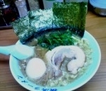 「ラーメン+味玉」@横浜ラーメン 山賊の写真