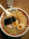 「ラーメン（大盛）味玉」@屯ちん 池袋本店の写真
