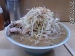 「ラーメン（麺少なめ、ヤサイ、ニンニク）700円」@ラーメン富士丸 北浦和店の写真
