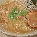 「塩にぼし二号らーめん」@ひるがお 新宿御苑店の写真