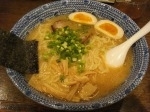 「こってりトンコツラーメン+大盛+本日サービスの煮玉子」@純こくラーメン ずんどう屋の写真