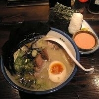 「らぁめん（のりと半熟玉子）+カタめん+太麺（2ミリ）+砦のおむす」@麺の坊 砦の写真