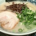 「白らぅめん」@三代目 ◯助 MARUSUKEの写真