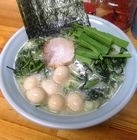 「ラーメン並盛（塩豚骨）+うずら（5個増）+ホーレンソウ+にら（生」@横浜ラーメン 湘家 前橋店の写真