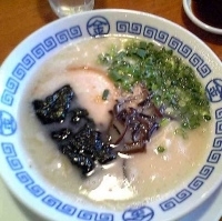 「らーめん（￥600）+トッピング高菜+替え玉」@博多まるきんラーメン 木場店の写真