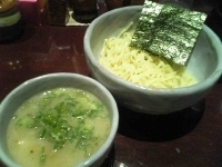 「つけめん（￥700）+サービスライス」@三代目 ◯助 MARUSUKEの写真