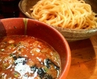 「辛つけ麺（辛さ控え目、冷）大盛り無料￥700」@きんの写真