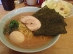 「ラーメン中+味玉+キャベチャー」@真打の写真