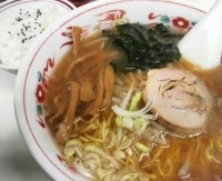 「特製北海道醤油味らあめん￥650+ライス（サービス）」@北海道らあめん 味の道の写真