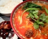 「担々麺中辛￥700+角煮（サービス）+ご飯（中、サービス）」@四川屋台の写真