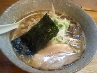 「鶏白湯魚介ラーメン（太麺）+炙りチャーシューご飯」@麺や 福一の写真