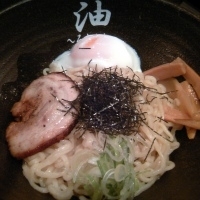 「中 600円 温玉 100円」@油そば専門店 元の写真