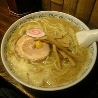 「鶏白湯と魚介とんこつのWスープ（週末限定）+ワンタン」@二葉 天沼店の写真