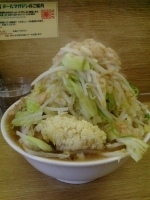 「小豚ダブル（ヤサイニンニクアブラマシマシ）￥800+生玉子￥50」@ラーメン二郎 栃木街道店の写真