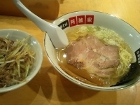 「Aセット（塩ラーメン+ネギ辛チャーシュー丼）」@元祖地鶏中華そば 阿波家の写真