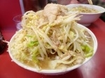 「小ブタ（全部）+生卵」@ラーメン二郎 桜台駅前店の写真